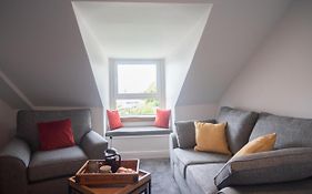 Burnbank Apartment